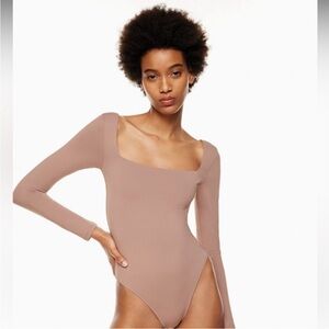 ARITZIA BABATON LONG-SLEEVE‎ BODYSUIT SQUARE NECKLINE NUDE/BEIGE/BLUSH COLOR EUC